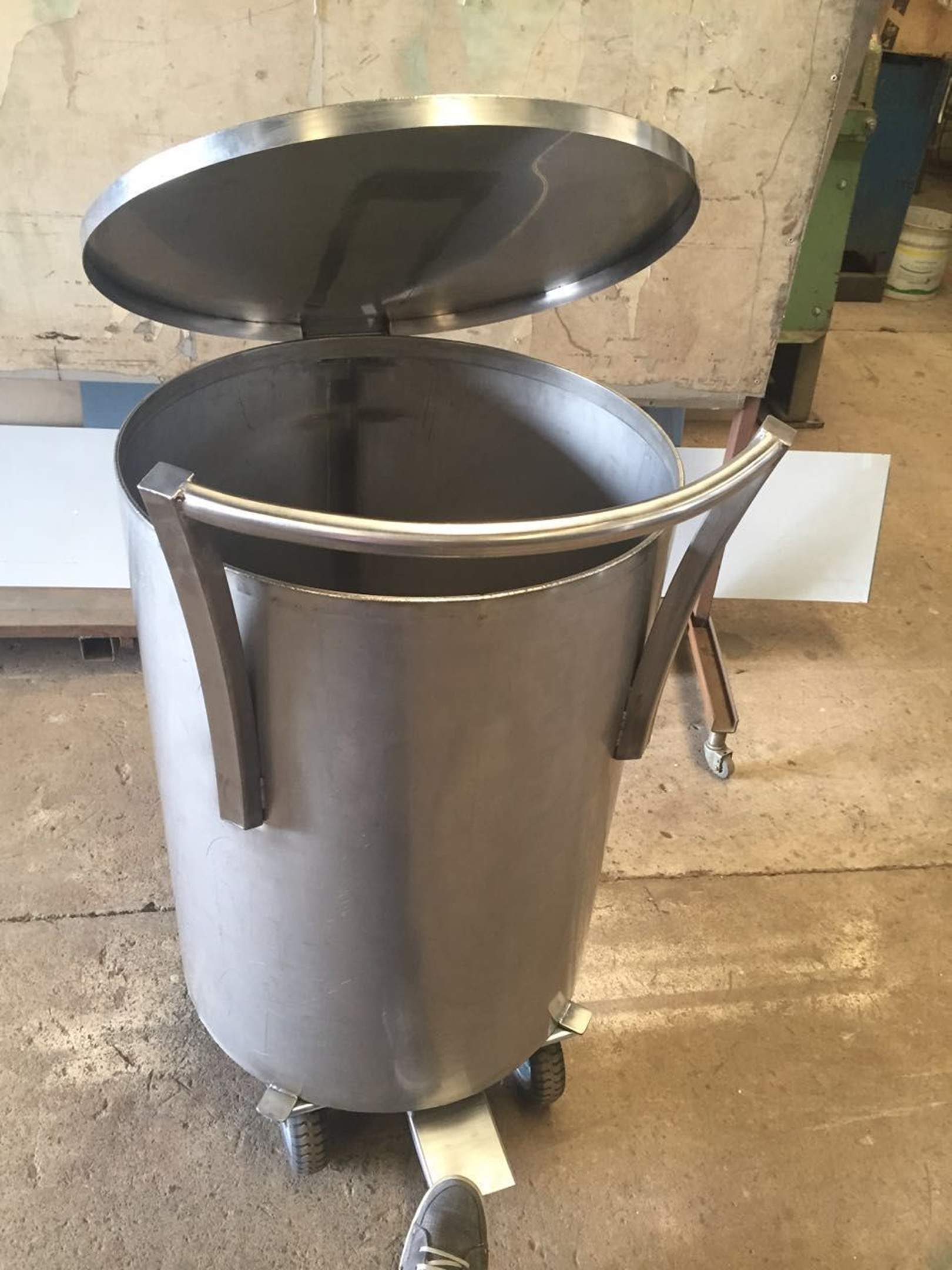 Eterinox - Galeria de fotos - Latão de lixo Industrial